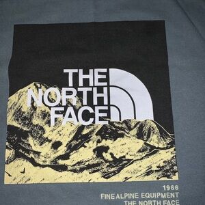 The North Face Mens  Long Sleeve logo Graphic Tee  Large Cotton